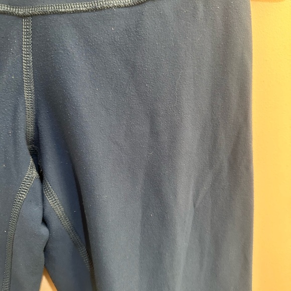 Lululemon crop deep blue leggings - Picture 3 of 4